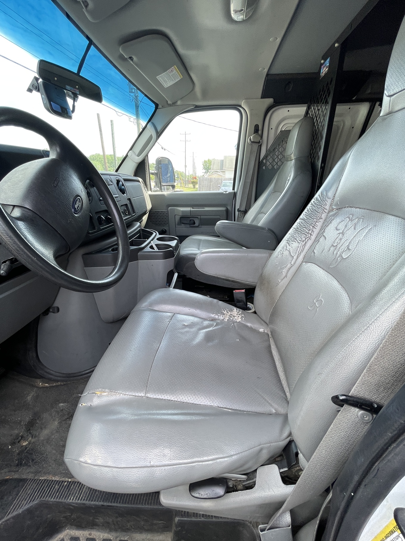 2014 FORD E250 Glass Hauler Cargo Van - Image 9